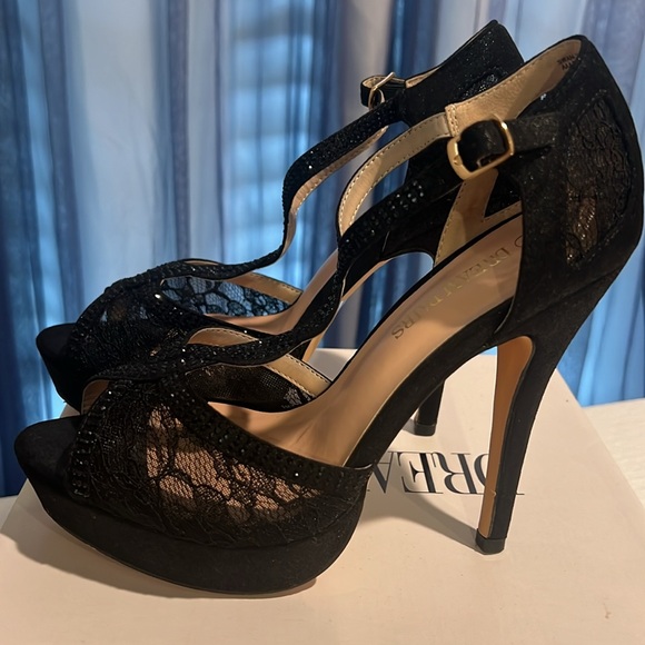 Black heels Size 8 - Picture 2 of 4